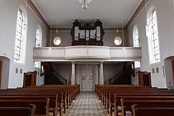 Vue intérieure de la nef vers la tribune d'orgue