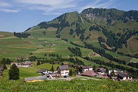 Blick auf die Bergstation Wirzweli