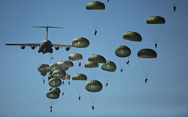 82nd Airborne Division paratroopers parachuting from a U.S. Air Force C-17 Globemaster III transport plane