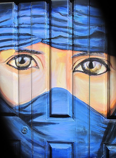 File:Door "Street Art" in Funchal, Madeira - Mar 2013.jpg