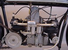 Het 500cc (3½pk)-model had in 1914 de kleppen boven de motor en een wet-sumpsysteem