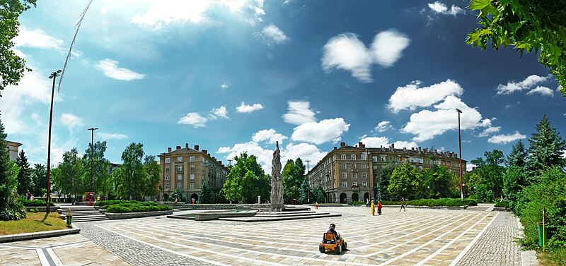 File:Drujba square, Dimitrovgrad, Bulgaria.jpg