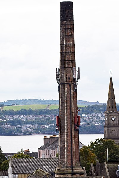 File:Dundee, 28 Annfield Road, Baltic Works, Chimney.jpg