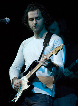 Fortune Salaire Mensuel de Dweezil Zappa Combien gagne t il d argent ? 1 900,00 euros mensuels