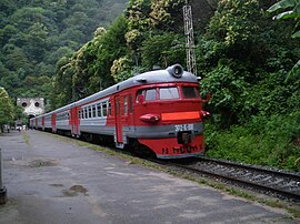 Проходящий электропоезд