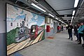 Mural artístico da estação, denotando a história ferroviária com uma locomotiva a vapor e um trem série 9500.