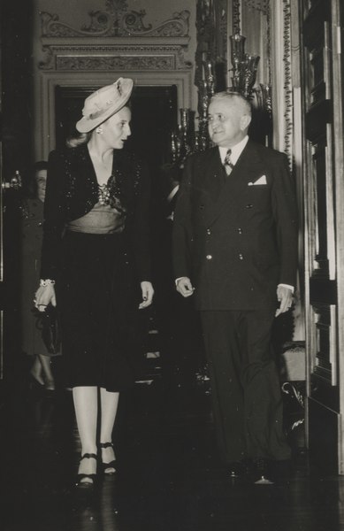 File:Eva Perón e Eurico Dutra no Palácio do Catete 1.tif