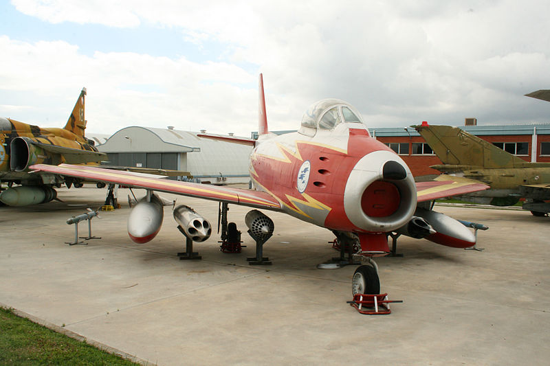 File:F-86F Sabre (Museo del Aire de Madrid) (2).jpg