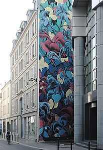 N°24 rue de Charenton, Paris 12e ; le bâtiment à droite fait partie des locaux de l'Opéra Bastille.