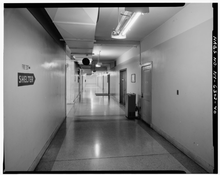 File:FIFTH FLOOR, LOOKING EAST IN TYPICAL CORRIDOR - Grand Central Post Office Annex, Forty-fifth Street and Lexington Avenue, Southwest corner, New York, New York County, NY HABS NY,31-NEYO,169-40.tif