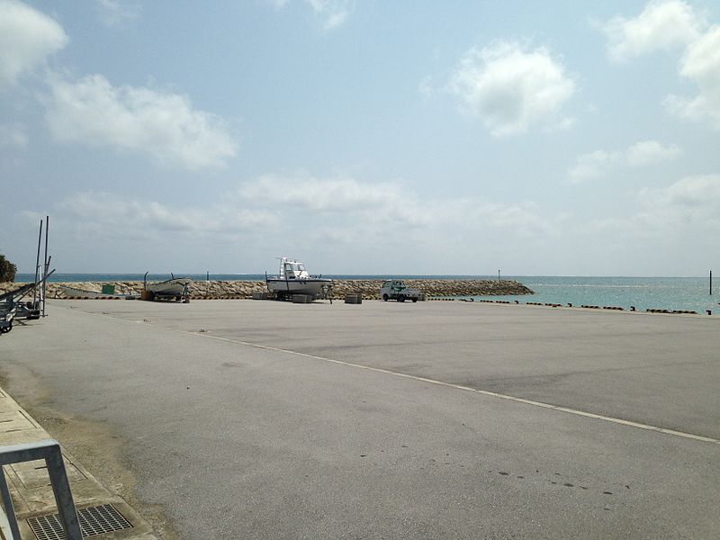 File:Fishing port south of Cape Chinen.JPG