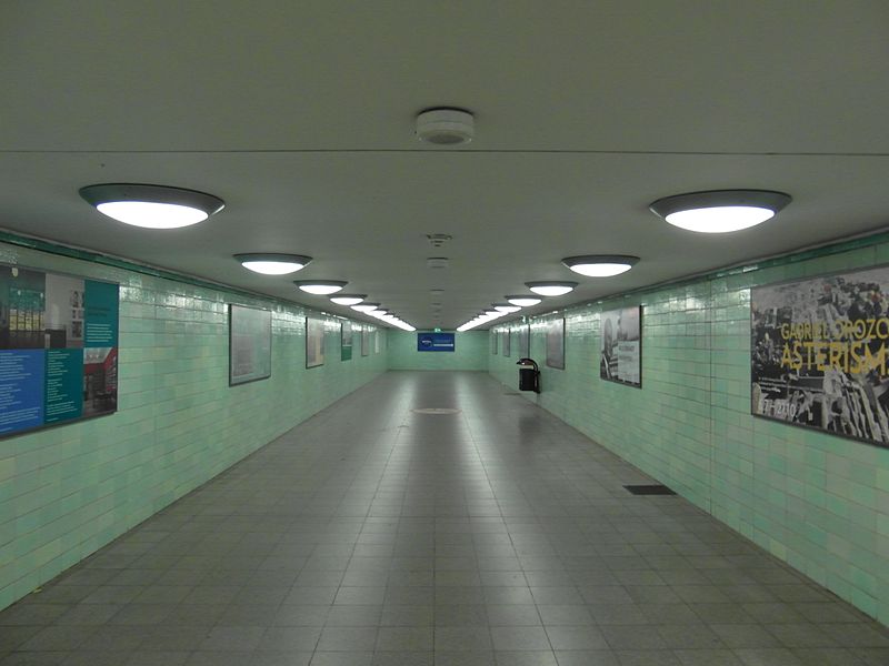 File:Flickr - IngolfBLN - Berlin - S-Bahnhof Brandenburger Tor (31).jpg