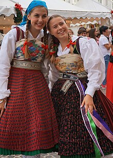 Folk clothing of the Gailtal Alps Folklore costumes of the valley Gailtal, Carinthia, Austria, European Union.jpg