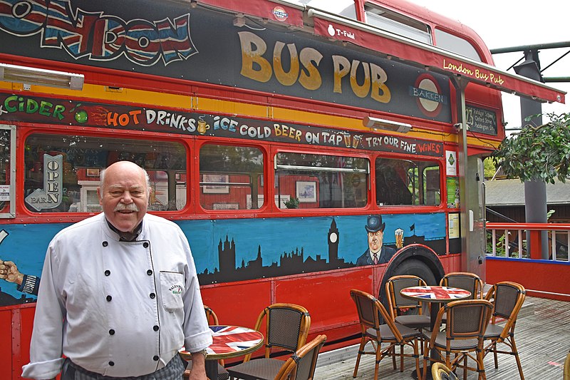 File:For 12 år siden købte Alex Holm en gammel London Bus i Olso 1.jpg