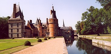 Vue du château depuis le parc.