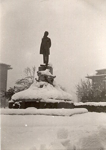 File:Gabinio.Torino-Monumento A Galileo Ferraris, Corso Galileo Ferraris, Sotto La Neve 012B6.jpg