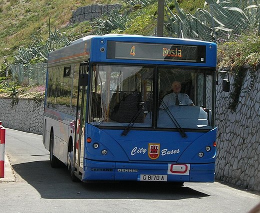Een bus op lijn 4 bij Sandy Bay