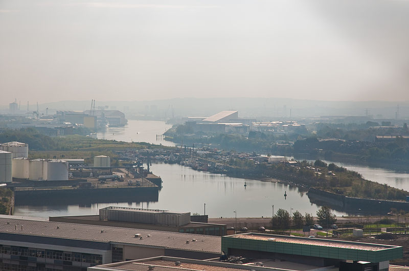 File:Glasgow and the Clyde from the top of the Clydebank Titan Crane, 30 Sept. 2011 - Flickr - PhillipC.jpg