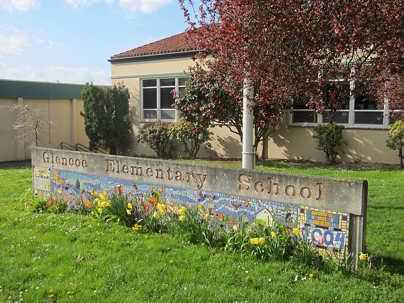 File:Glencoe Elementary School, Portland 2012.JPG