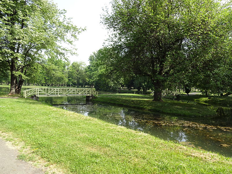 File:Gradski Park-Skopje (100).JPG