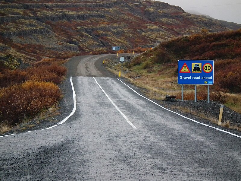 File:Gravel road ahead - Road 60 Iceland.JPG