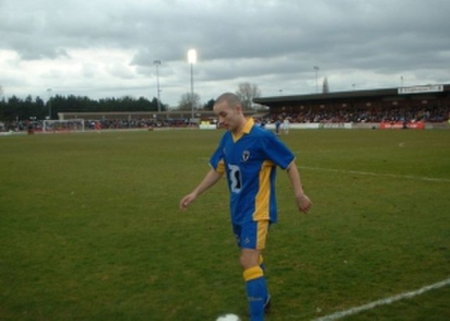 Ryan Gray prepares to take a corner in a 2–1 win over AFC Wallingford on 8 May 2004 in AFC Wimbledon's final fixture in the Combined Counties League P