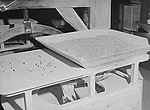 Thumbnail for File:Grinding Corn Usquepaugh RI 1940.jpg