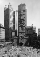 Kijkend naar het oosten: St. Paul's Chapel en het Park Row Building, 1937