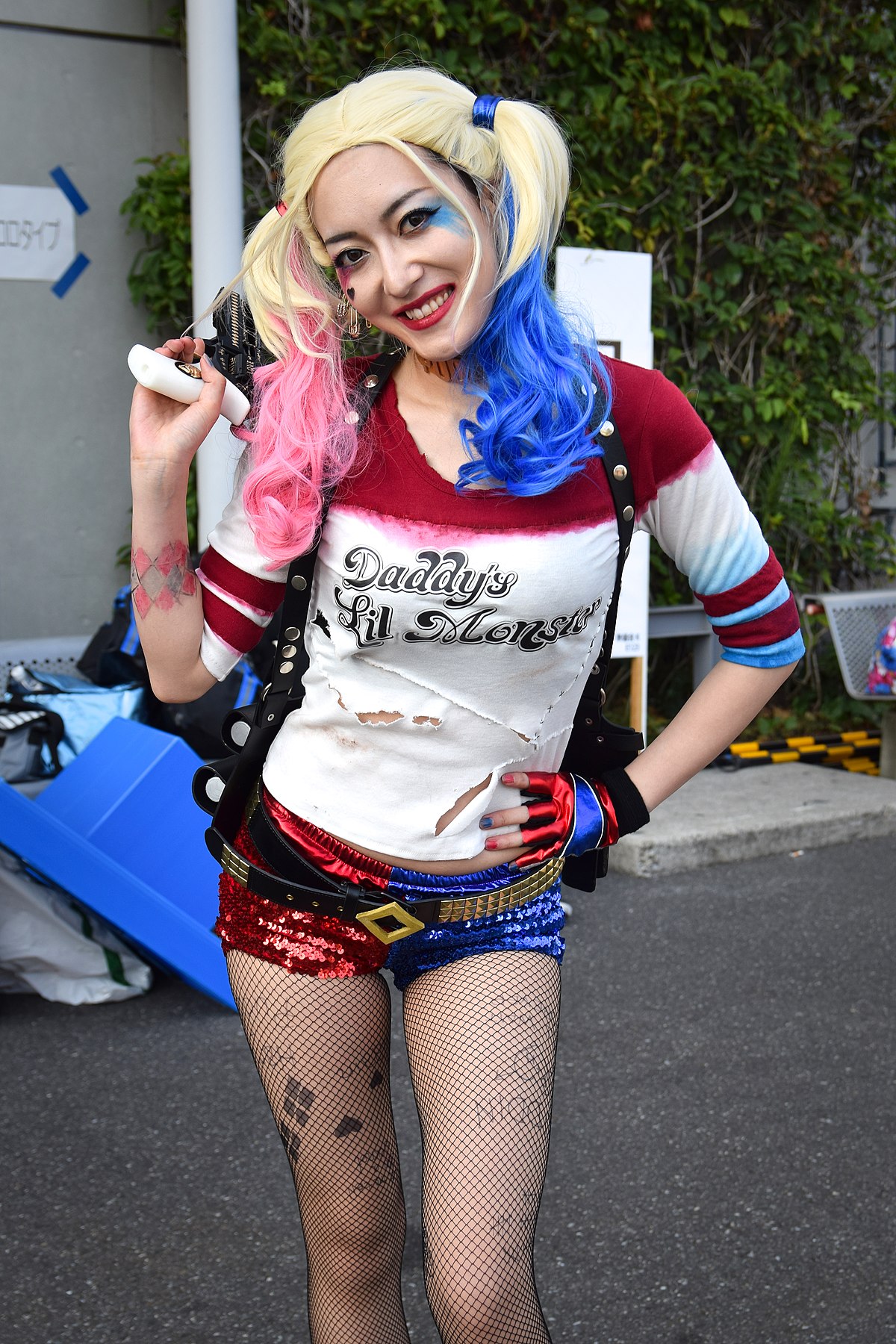 por favor confirmar Decimal Oficial Archivo:Harley Quinn cosplay (29022685344).jpg - Wikipedia, la enciclopedia  libre