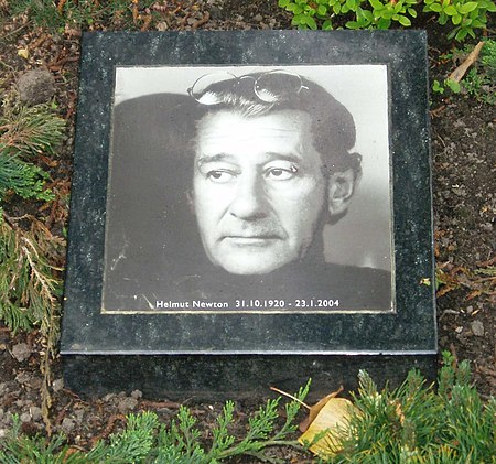 Fail:Helmut Newton Grave.jpg