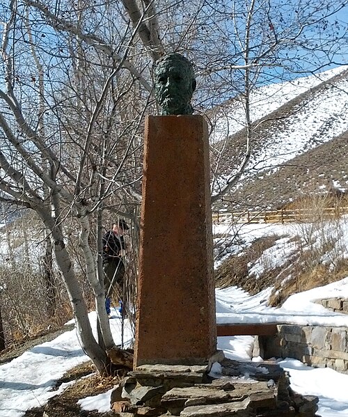 File:Hemingway Memorial Sun Valley.jpg