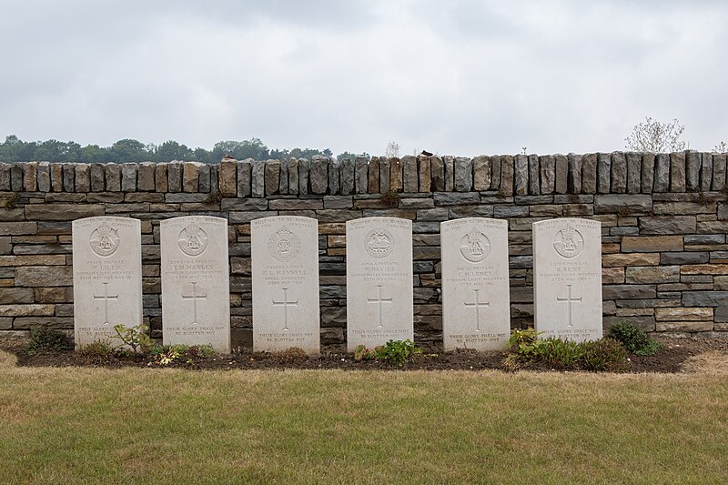 File:Hermonville Military Cemetery-13.JPG