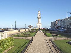 Herne Bay - paseo marítimo con torre del reloj