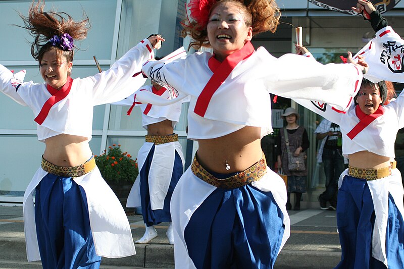 File:Himeji Yosakoi Matsuri 2010 0071.JPG