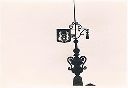 Girouette aux armoiries Bonhome sur le toit du château de Hogne.