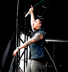 Уоткинс на концерте Lostprophets в 2010 году
