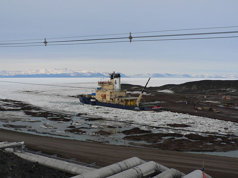 File:Icebreaker Oden clearing ice in Sweden.jpg