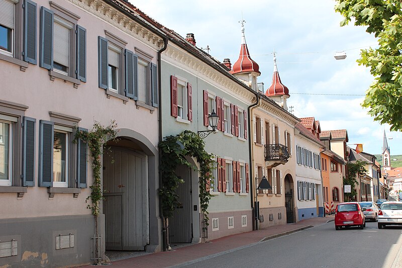 File:Ihringen Strassenzug.jpg