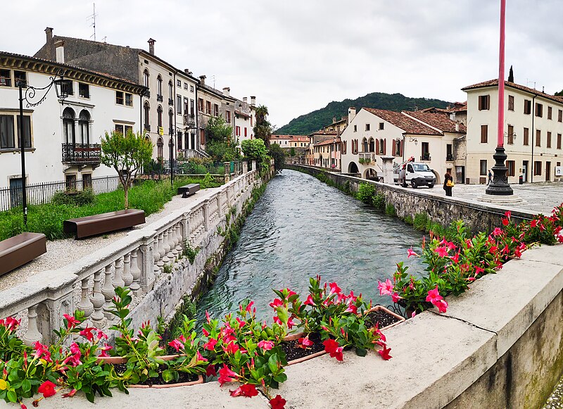 File:Il fiume Meschio visto da Serravalle (Vittorio Veneto, Treviso).jpg