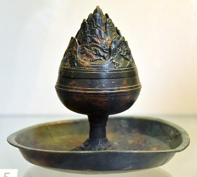 Incense burner, sometimes called a "hill censer" because of its shape (Mountains of Paradise, Bo Mountain, a paradise inhabited by immortals and mythi