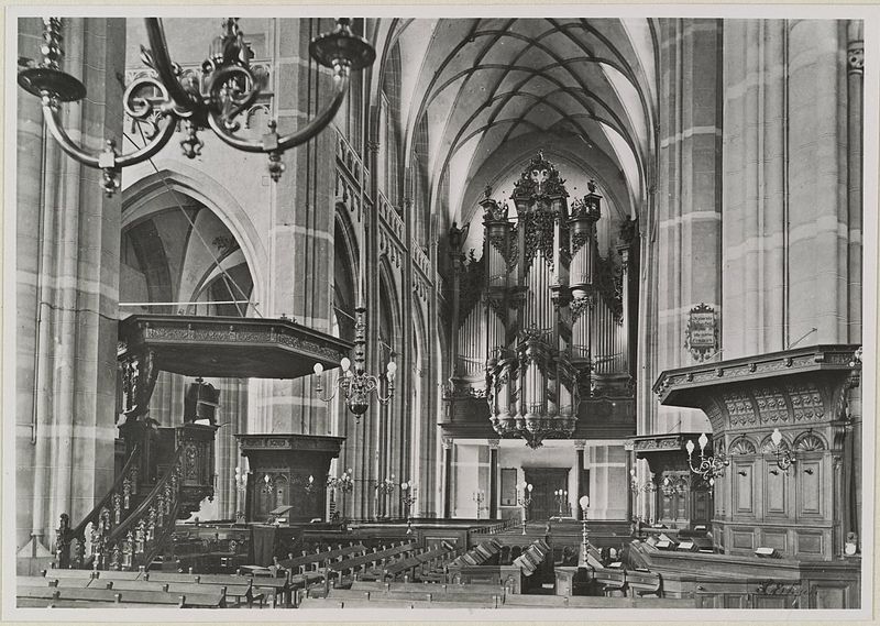 File:Interieur hervormde kerk naar het westen - Arnhem - 20319457 - RCE.jpg