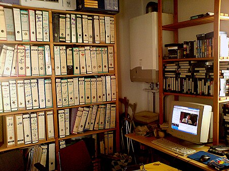 Iranische Bibliothek Hannover Tulpenstraße 15 Aktenordner Videokassetten Internet Computer