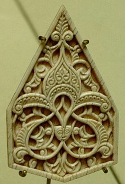 14th-century Islamic ornament in ivory, centred on a palmette; Alois Riegl's Stilfragen (1893) traced the evolution and transmission of such motifs.
