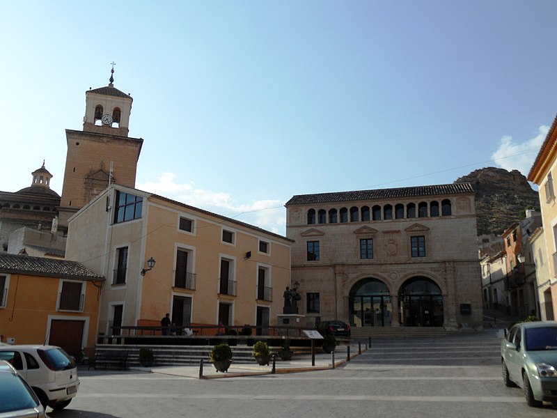 File:Jumilla. Plaza de Arriba.JPG