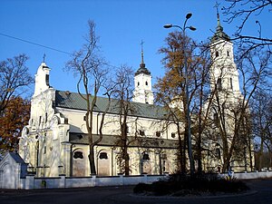 Kościół Świętej Trójcy w Kobyłce.jpg