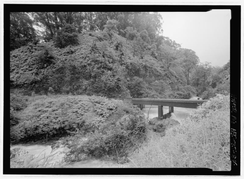 File:Kopili'ula Bridge, downstream view during high water - Hana Belt Road, Between Haiku and Kaipahulu, Hana, Maui County, HI HAER HI-75-84.tif