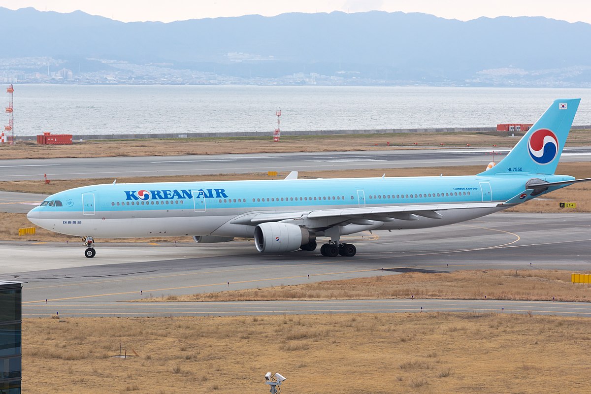 File:Korean Air, A330-300, HL7550 (24932772745).jpg - Wikimedia 