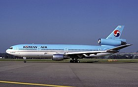 HL7328, l'appareil impliqué dans l'accident, ici a l'aéroport international de Zurich en juillet 1986.