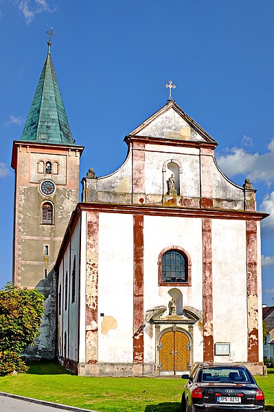 File:Kostel svatého Václava ve Stráži září 2021.jpg