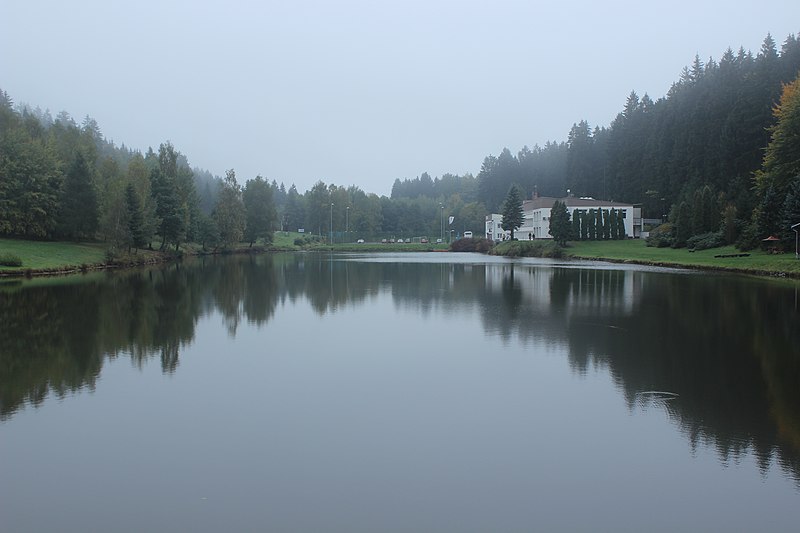 File:Kouty (okres Havlíčkův Brod), hotel Luna, celkový pohled (4).jpg